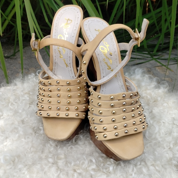 Stylish Tan Platform Sandals - Picture 8 of 9